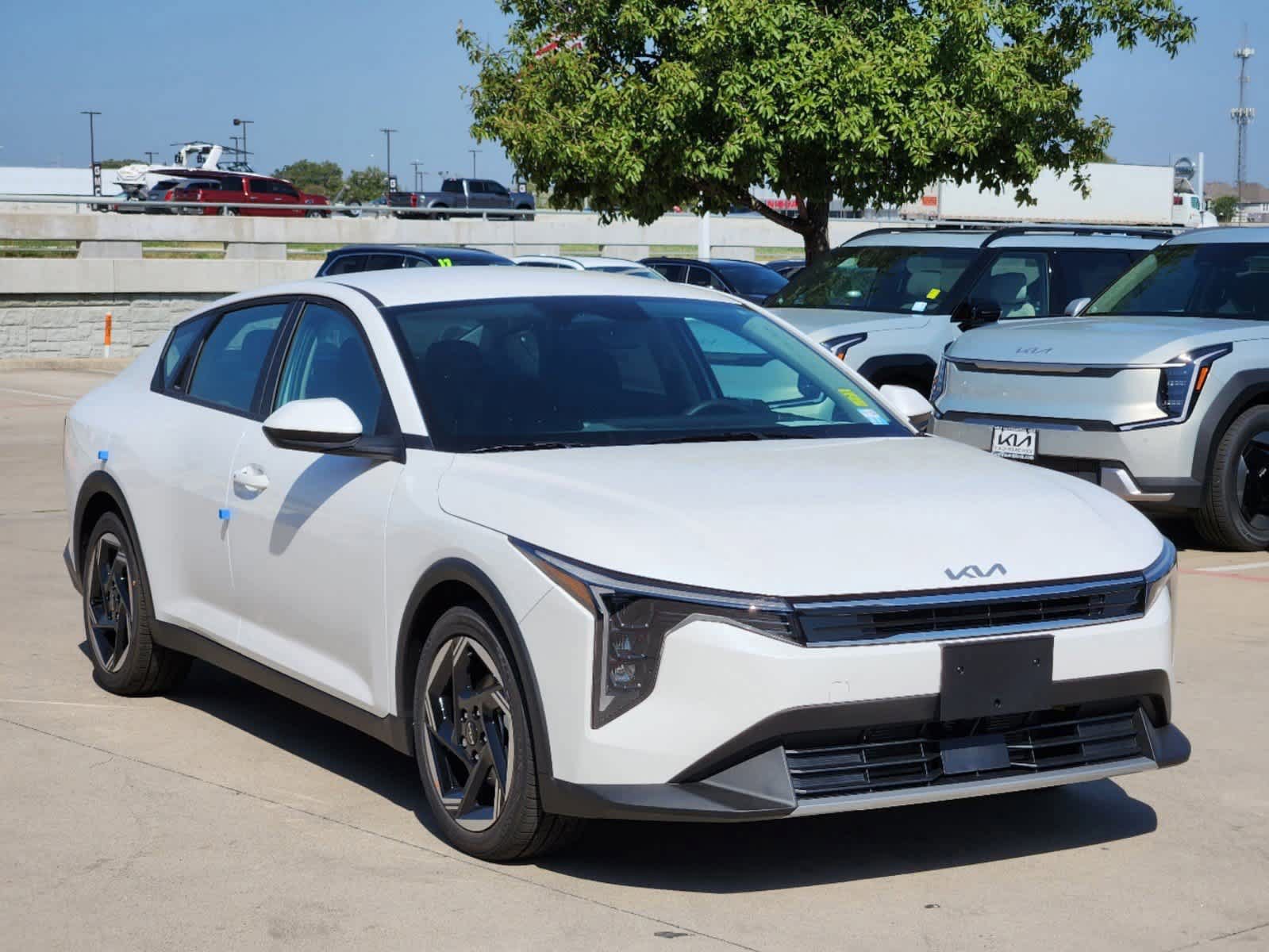 Certified 2025 Kia K4 EX FWD image 2