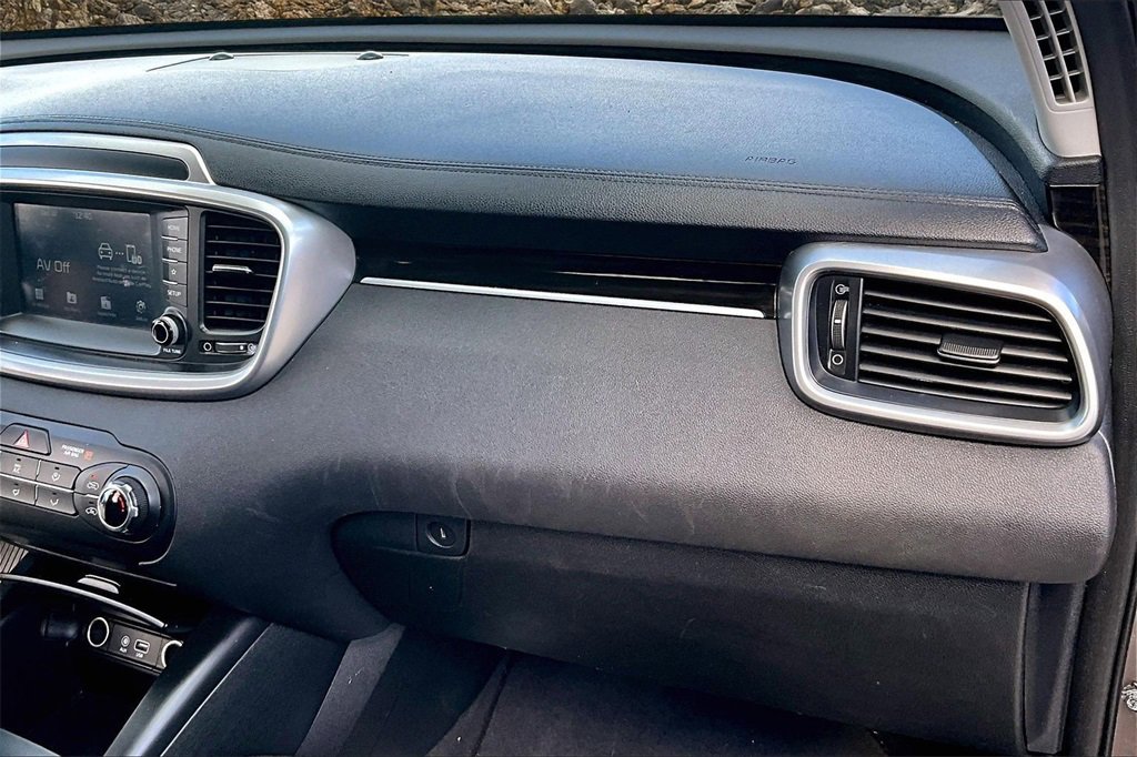 Used 2019 Kia Sorento LX image 14