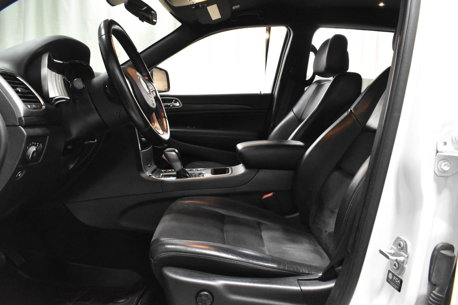 Used 2021 Jeep Grand Cherokee Laredo X image 3