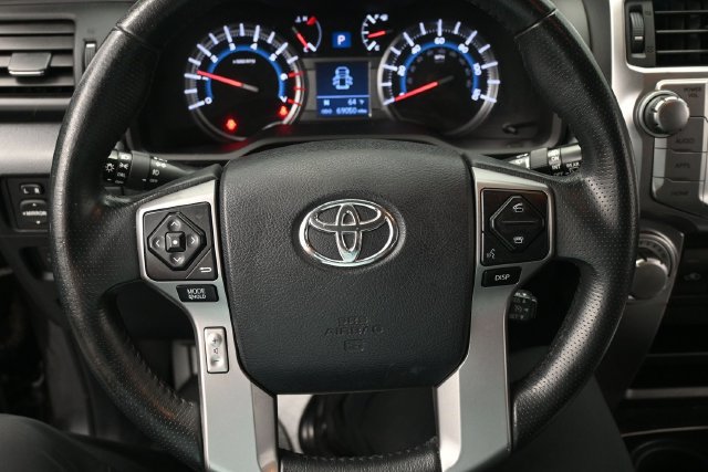 Used 2018 Toyota 4Runner SR5 AWD/4WD image 9
