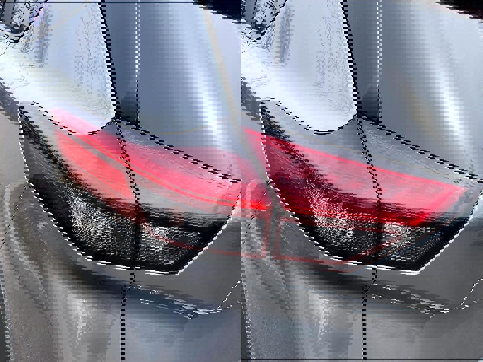 Used 2024 Nissan Rogue SV image 32