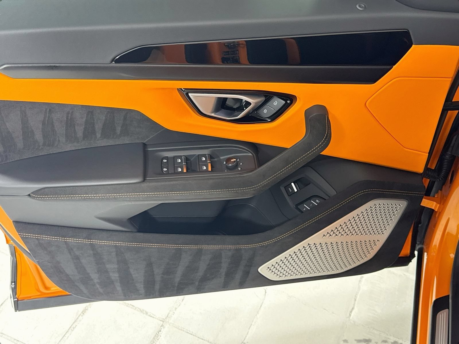 Used 2024 Lamborghini Urus S AWD/4WD image 15