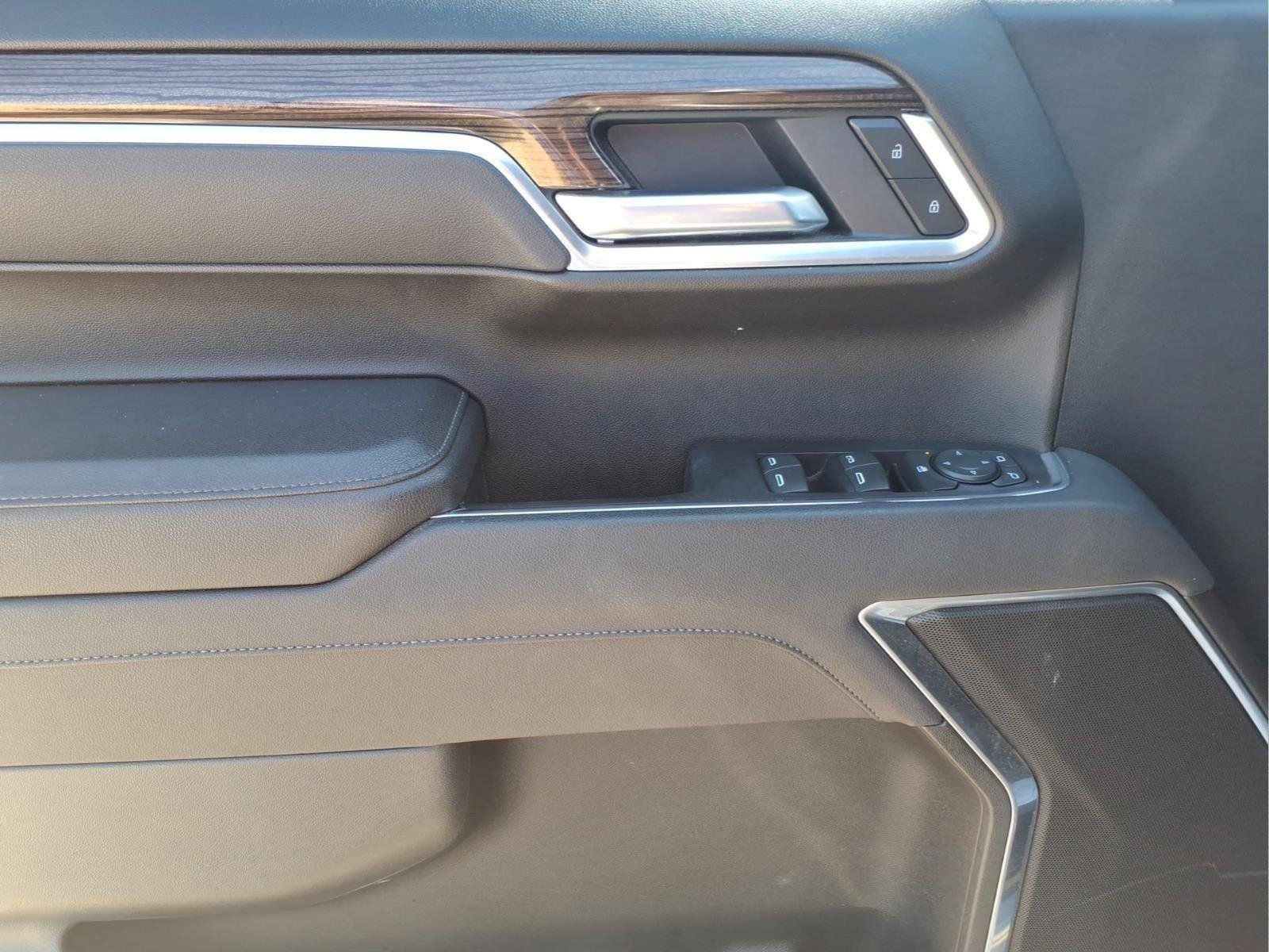 Used 2025 Chevrolet Silverado 1500 LT AWD/4WD image 16