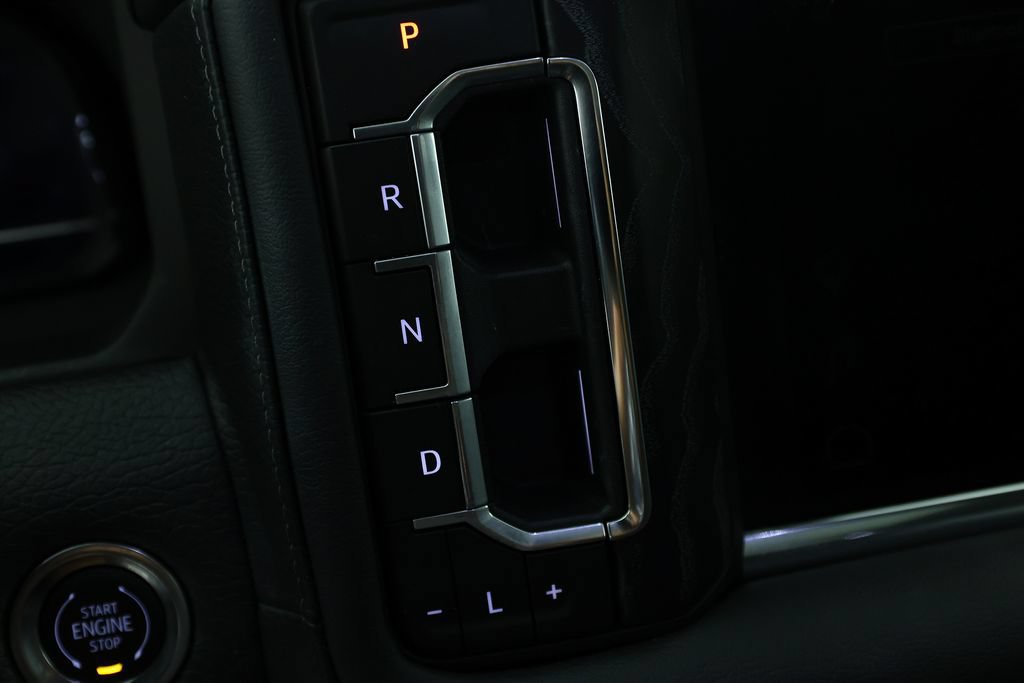 Used 2024 GMC Yukon Denali RWD image 25