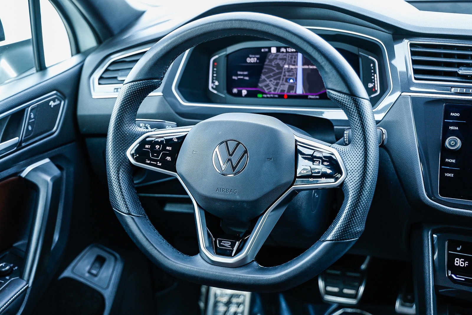 Used 2024 Volkswagen Tiguan SEL R-Line image 13