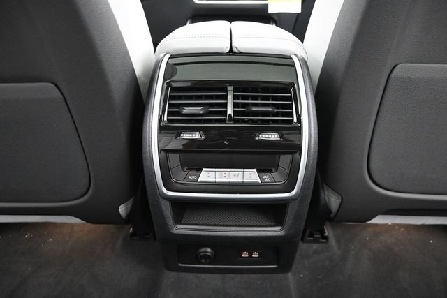 New 2026 BMW X5 xDrive40i w/ M Sport Package AWD/4WD image 24