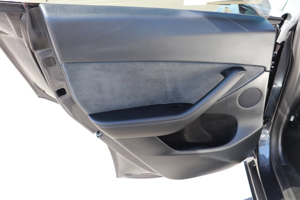 Used 2025 Tesla Model Y Long Range RWD image 12