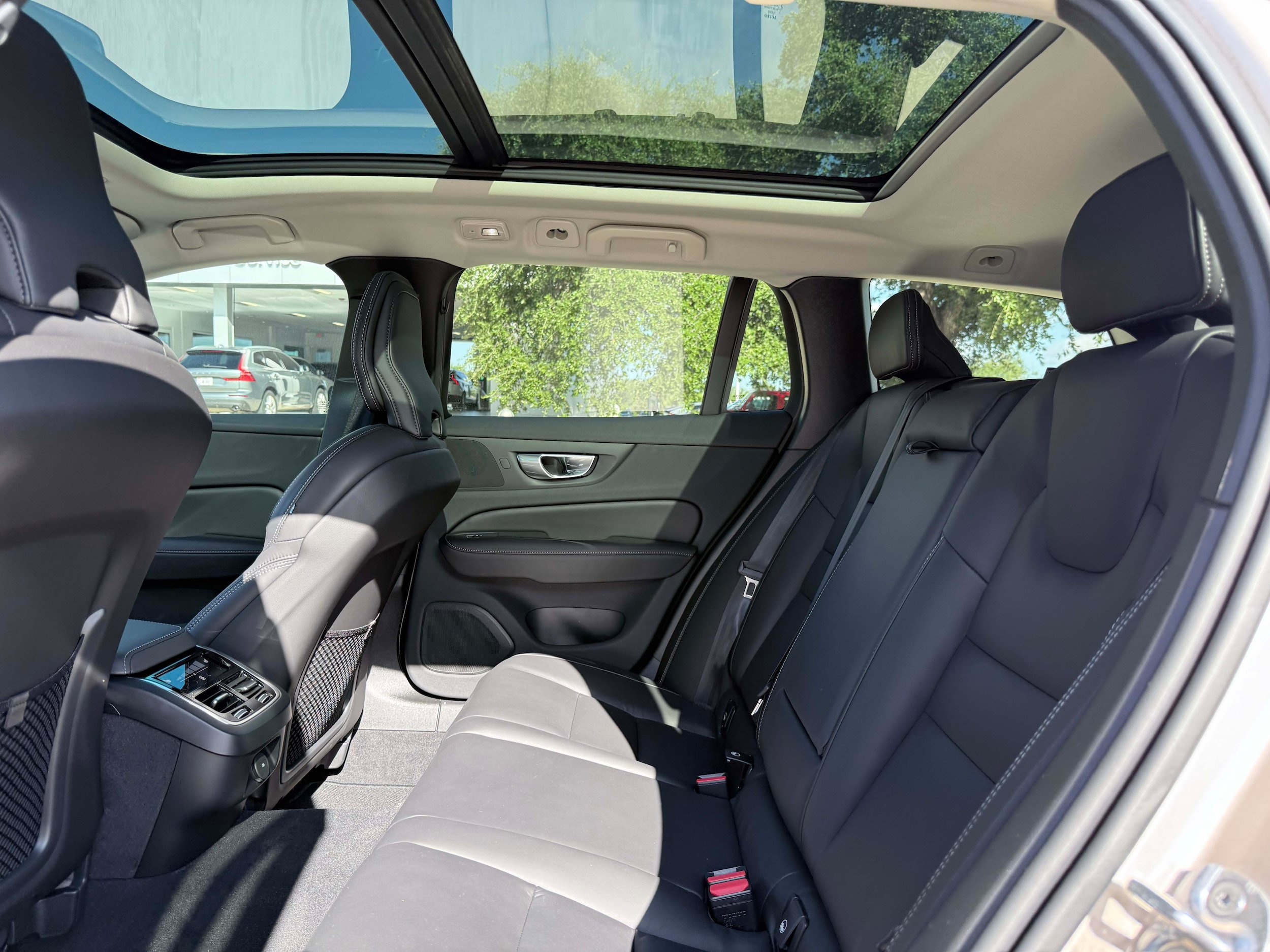 New 2026 Volvo V60 B5 Cross Country Ultra w/ Protection Package Premier AWD/4WD image 15