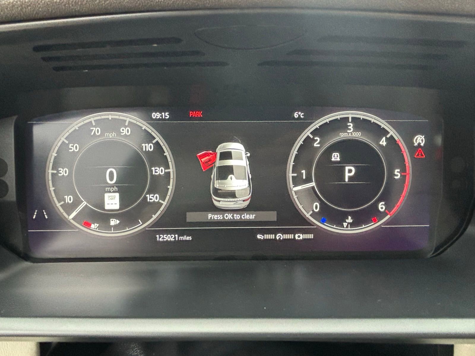 Used 2018 Land Rover Discovery HSE Luxury image 15