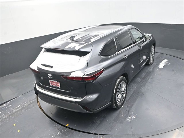Used 2024 Toyota Highlander Platinum image 25