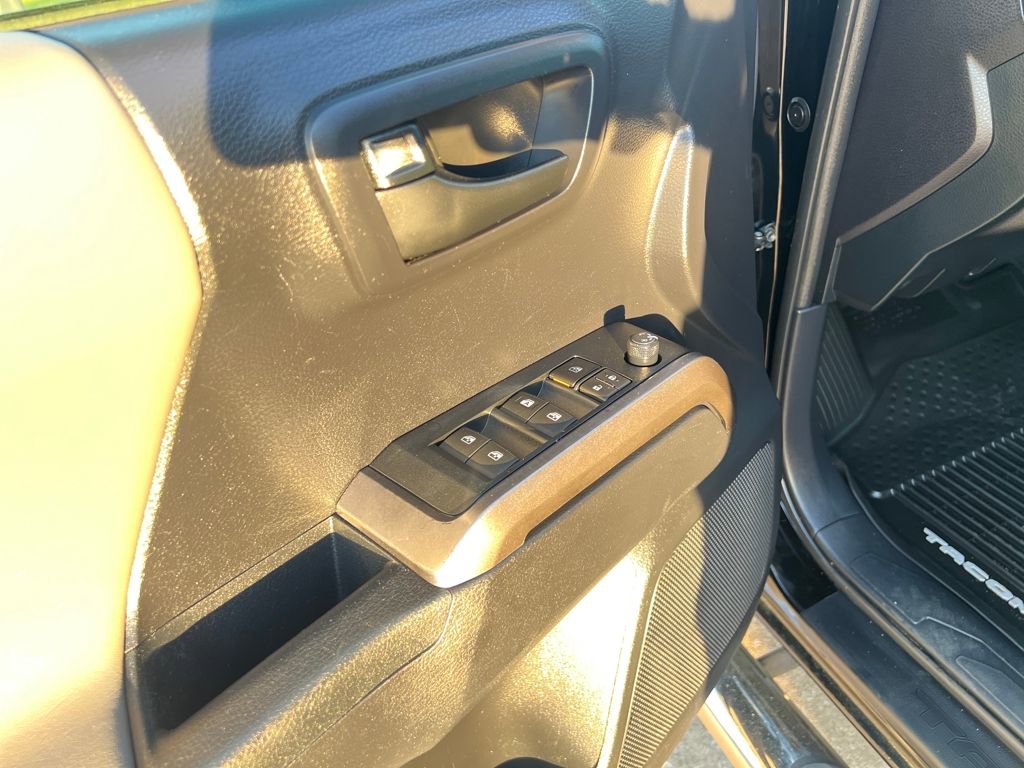 Used 2019 Toyota Tacoma SR5 image 12