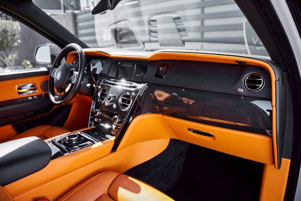 Used 2024 Rolls-Royce Cullinan Black Badge image 47