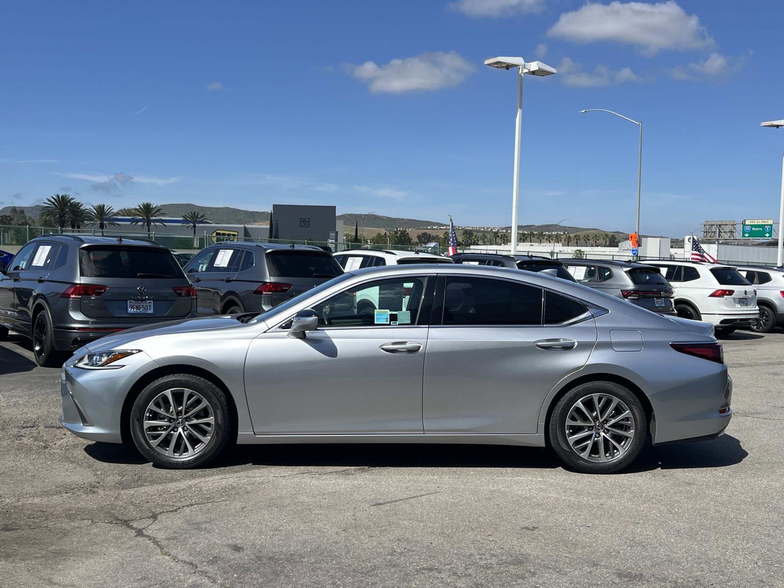 Used 2023 Lexus ES 350 w/ Accessory Package (Z1) image 2