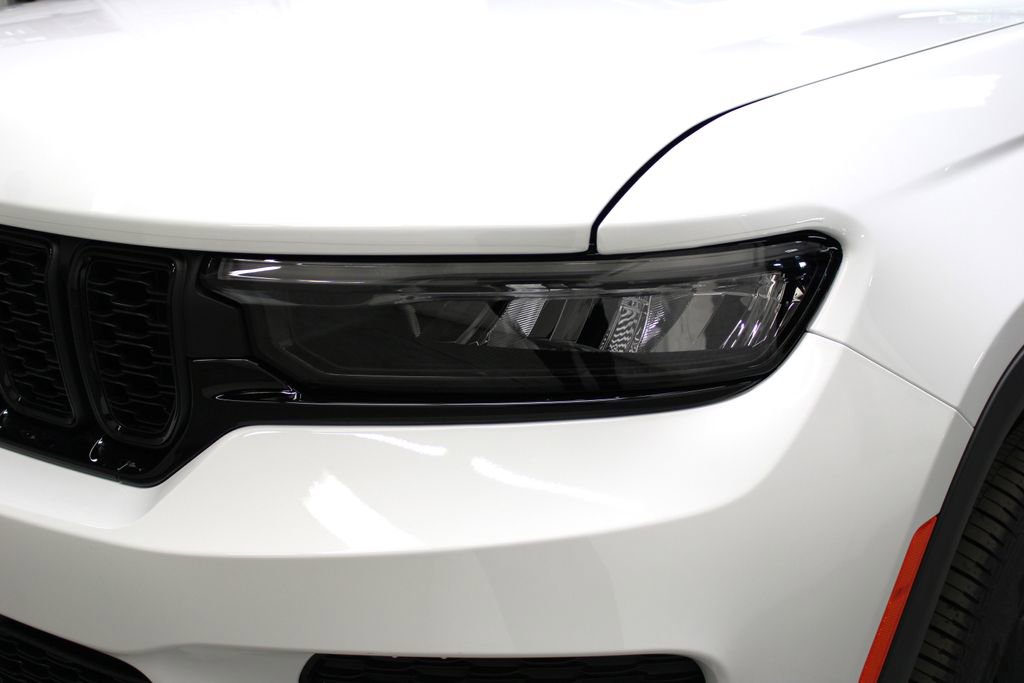 New 2025 Jeep Grand Cherokee Altitude image 35