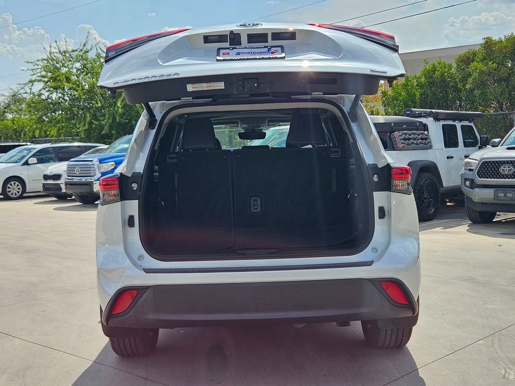 Used 2023 Toyota Highlander XLE FWD image 10