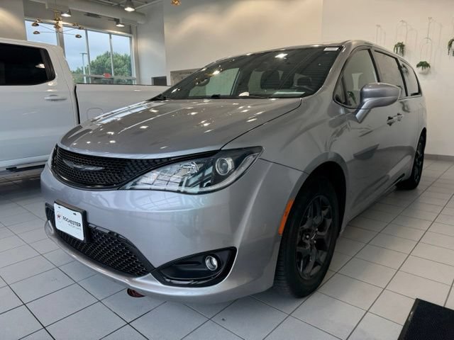 Used 2019 Chrysler Pacifica Touring Plus w/ S Appearance Package FWD image 33