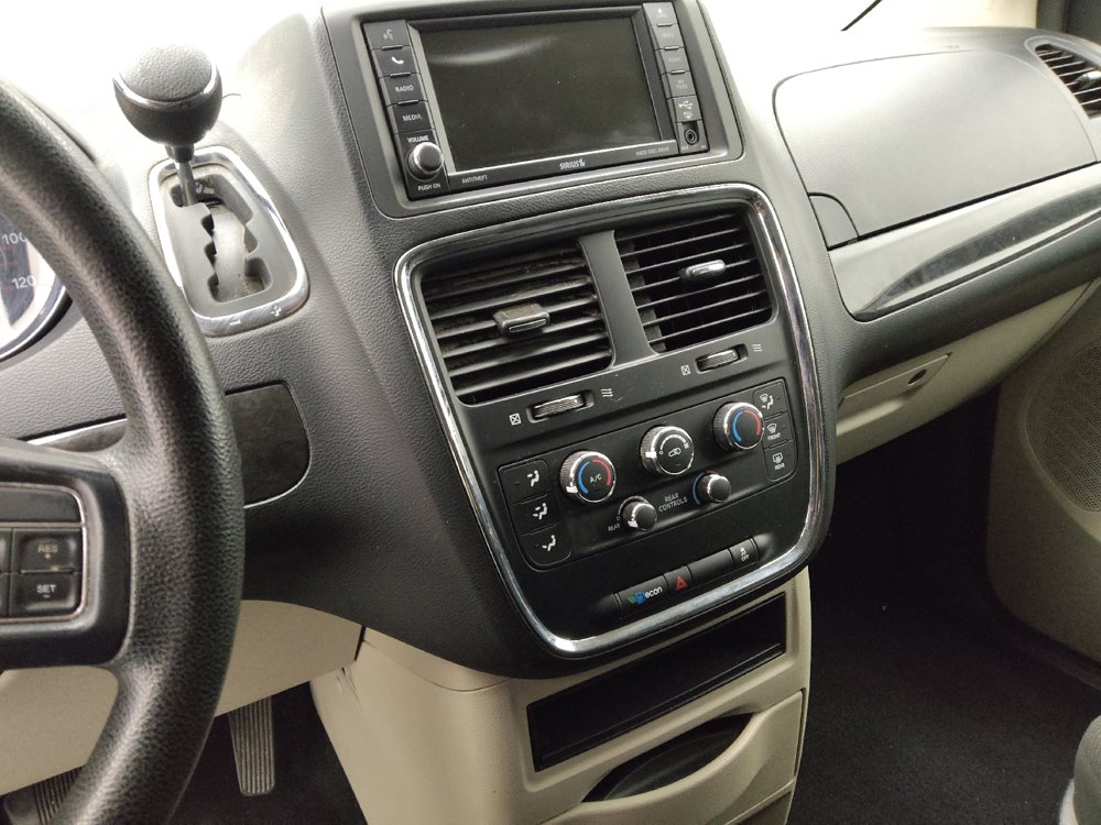 Used 2020 Dodge Grand Caravan SE w/ UConnect Hands-Free Group FWD image 26