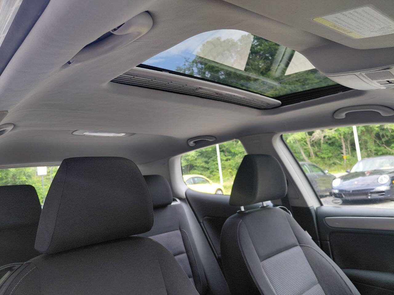 Used 2013 Volkswagen Golf 2-Door FWD image 13