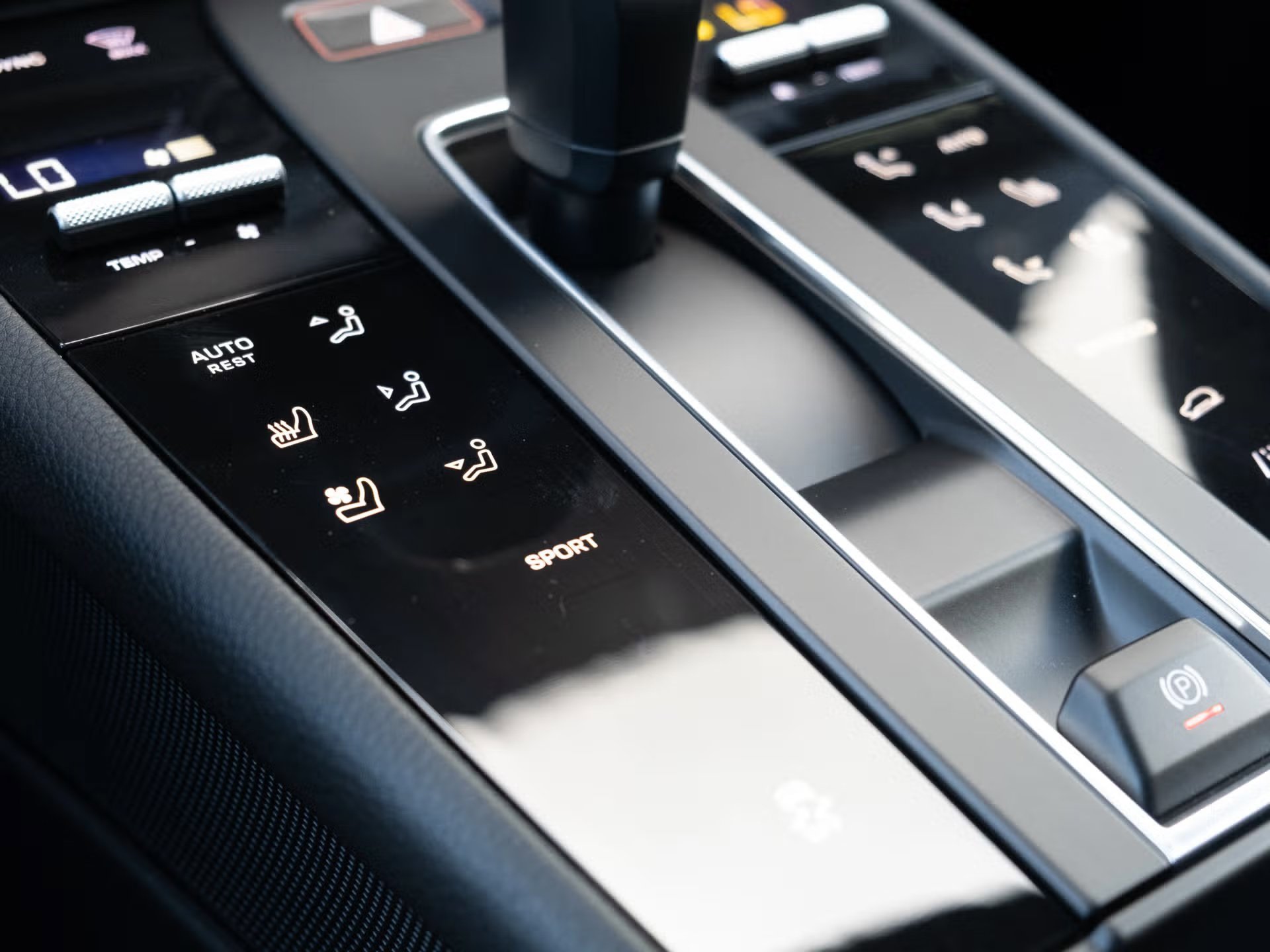 Certified 2025 Porsche Macan image 21