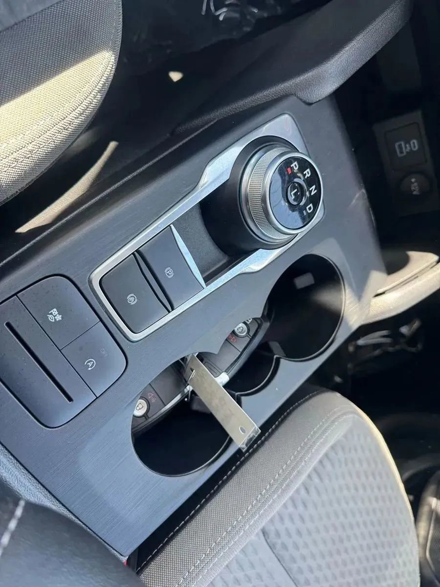 Used 2022 Ford Escape SE FWD image 18