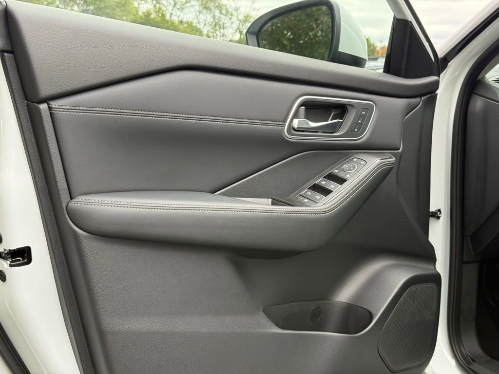 New 2026 Nissan Rogue Platinum image 22