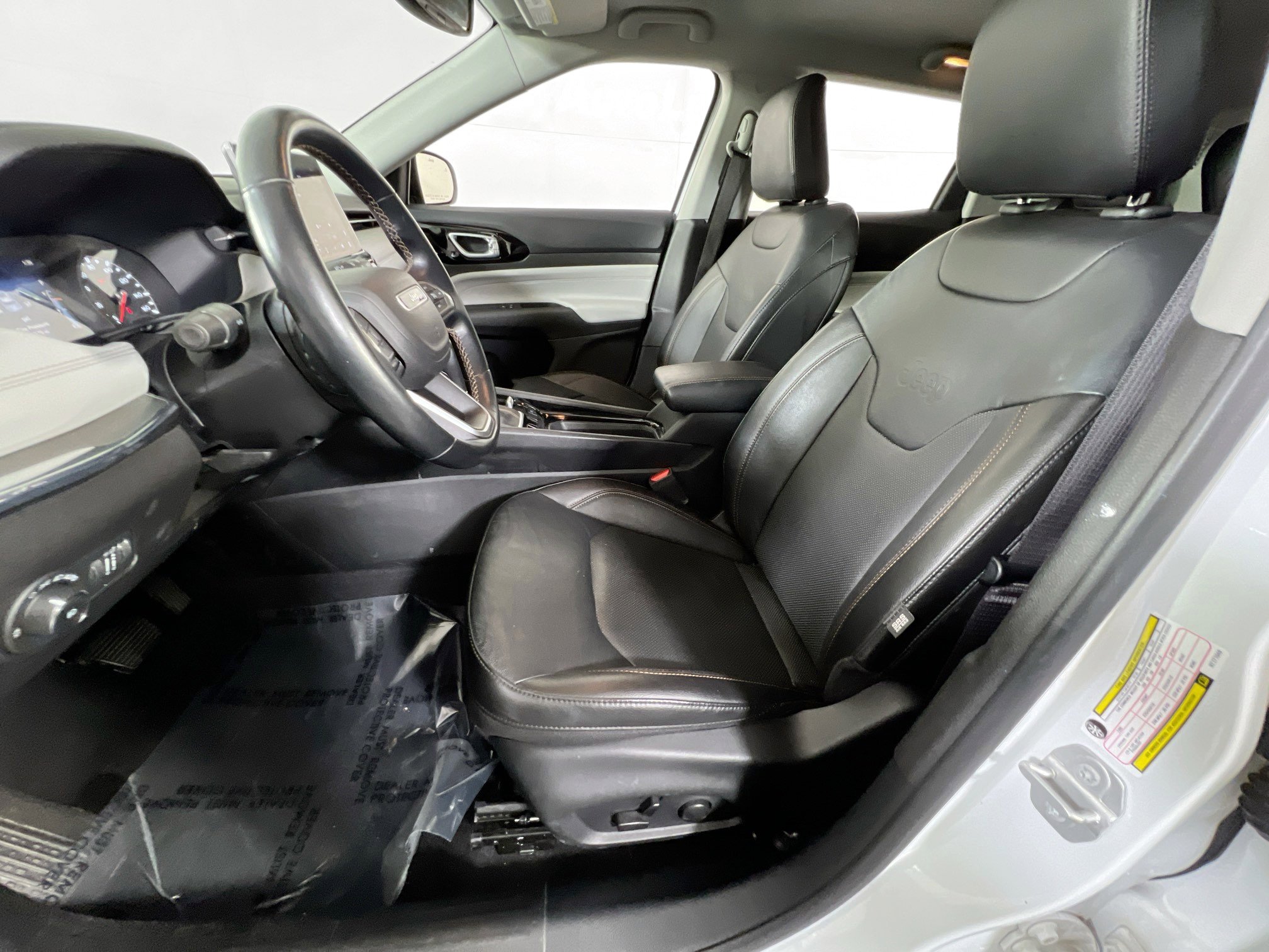 Used 2022 Jeep Compass Limited image 19