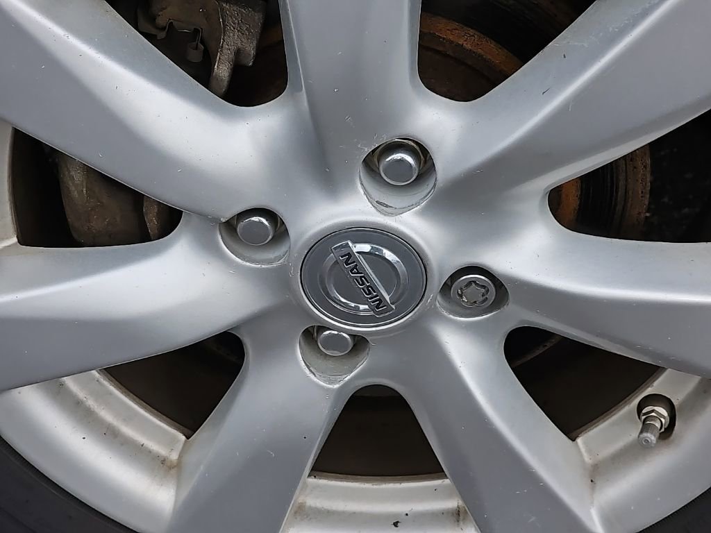 Used 2014 Nissan Versa SV w/ Convenience Package FWD image 17