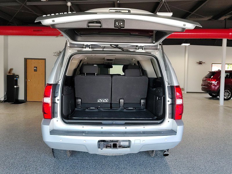 Used 2012 Chevrolet Suburban 2500 LS w/ Convenience Package 1 AWD/4WD image 11