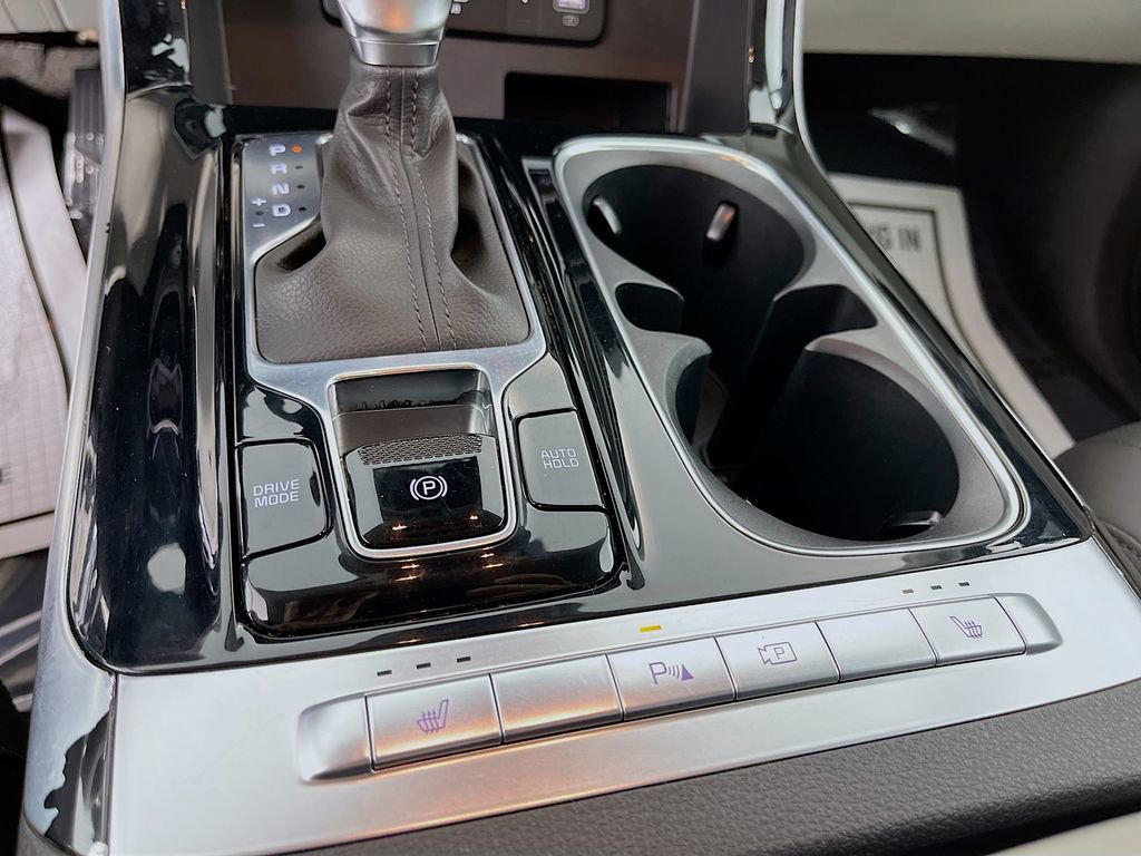 Used 2024 Kia Carnival EX image 22