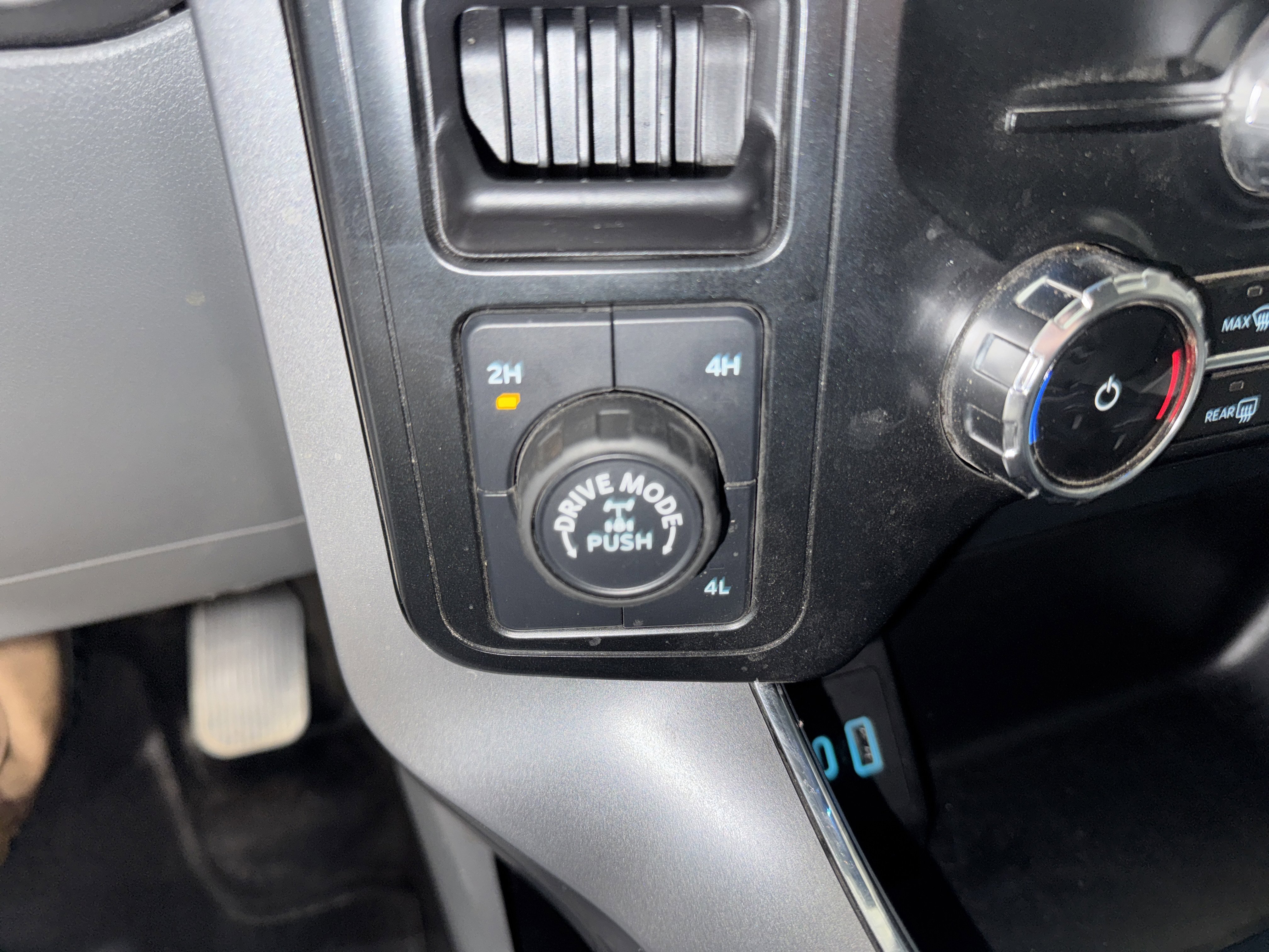 Used 2024 Ford F150 XLT w/ Mobile Office Package image 18