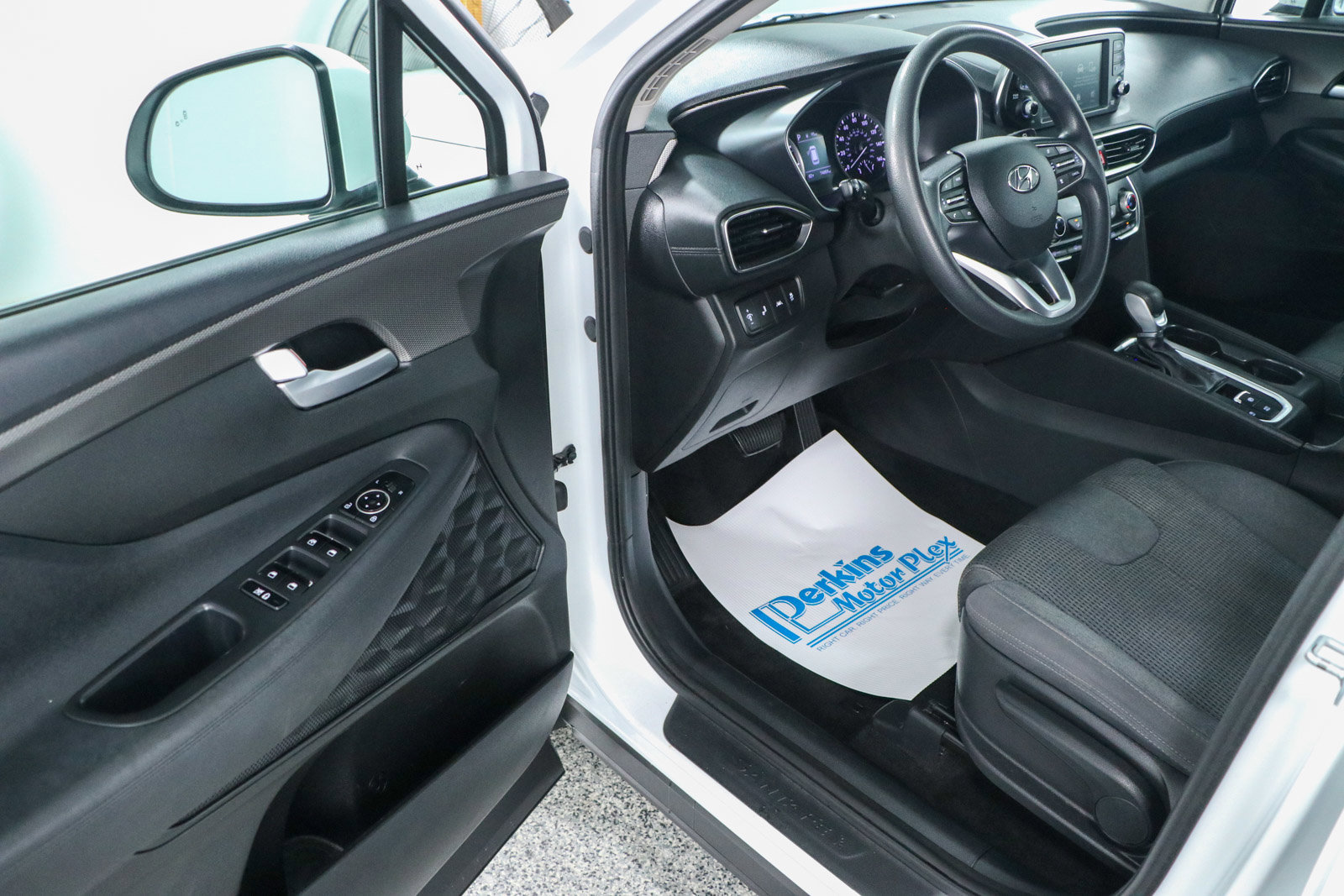 Used 2019 Hyundai Santa Fe SE image 3