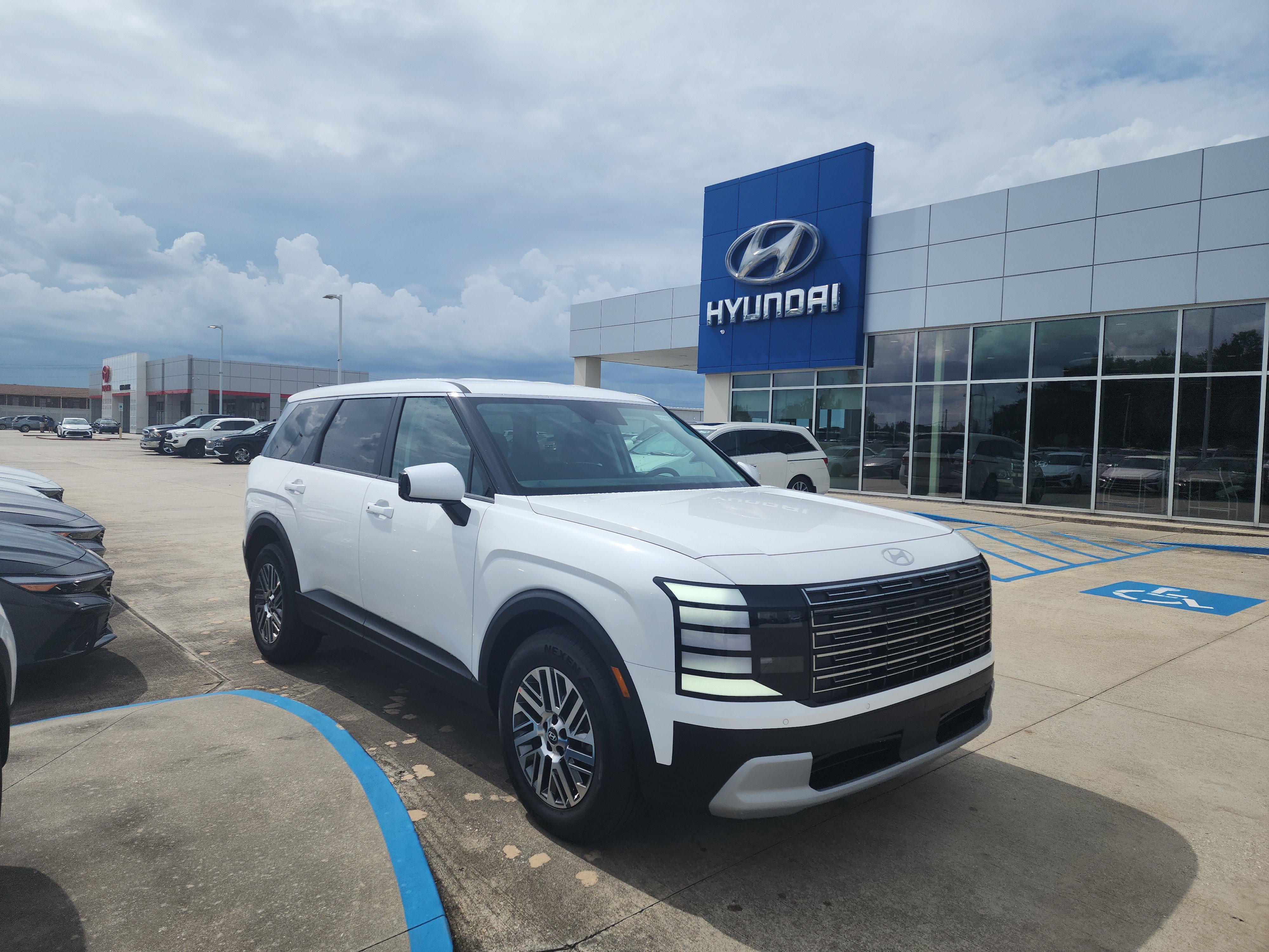 New 2027 Hyundai Palisade SE FWD image 1