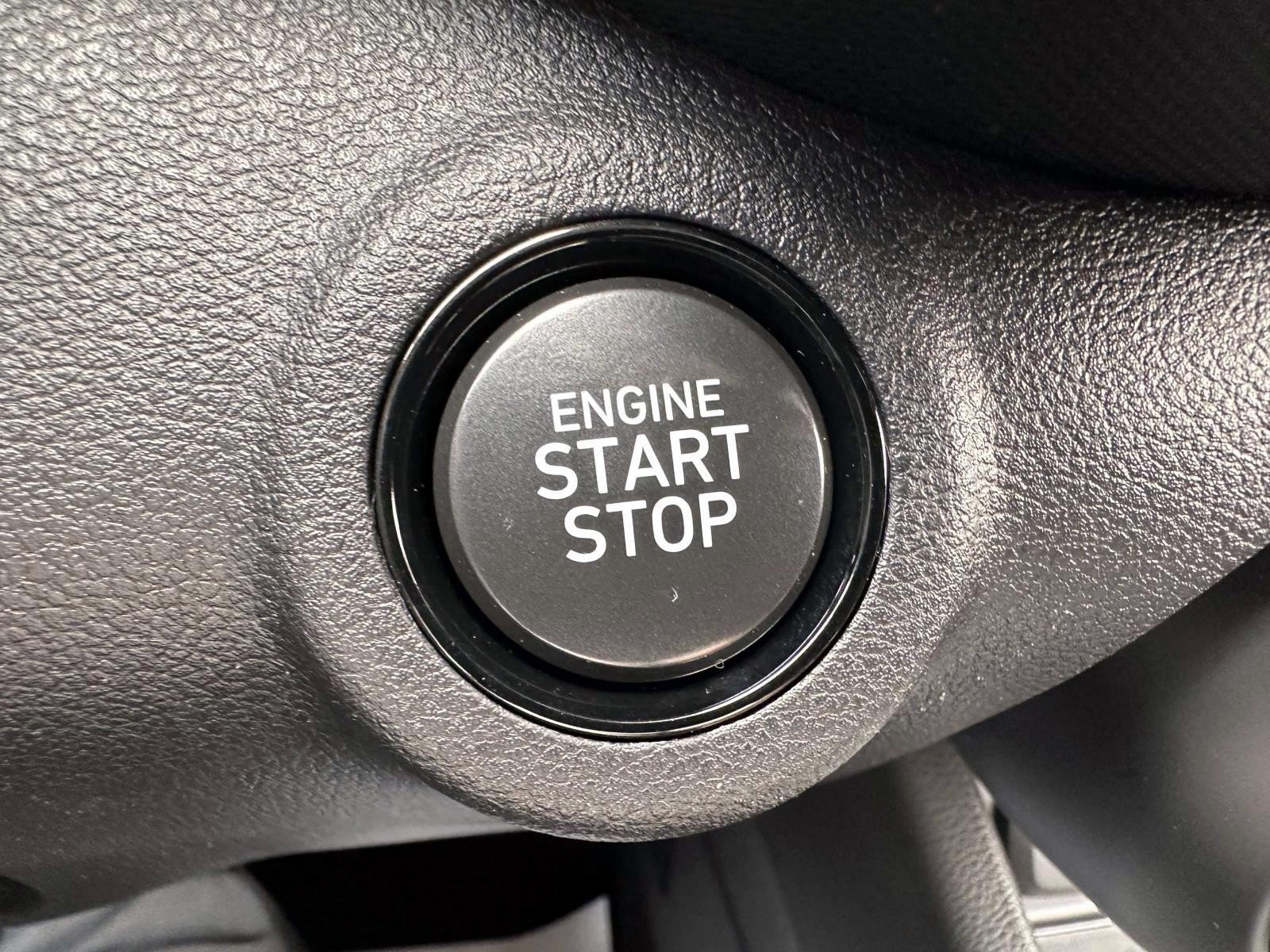 Used 2022 Hyundai Venue Limited FWD image 19