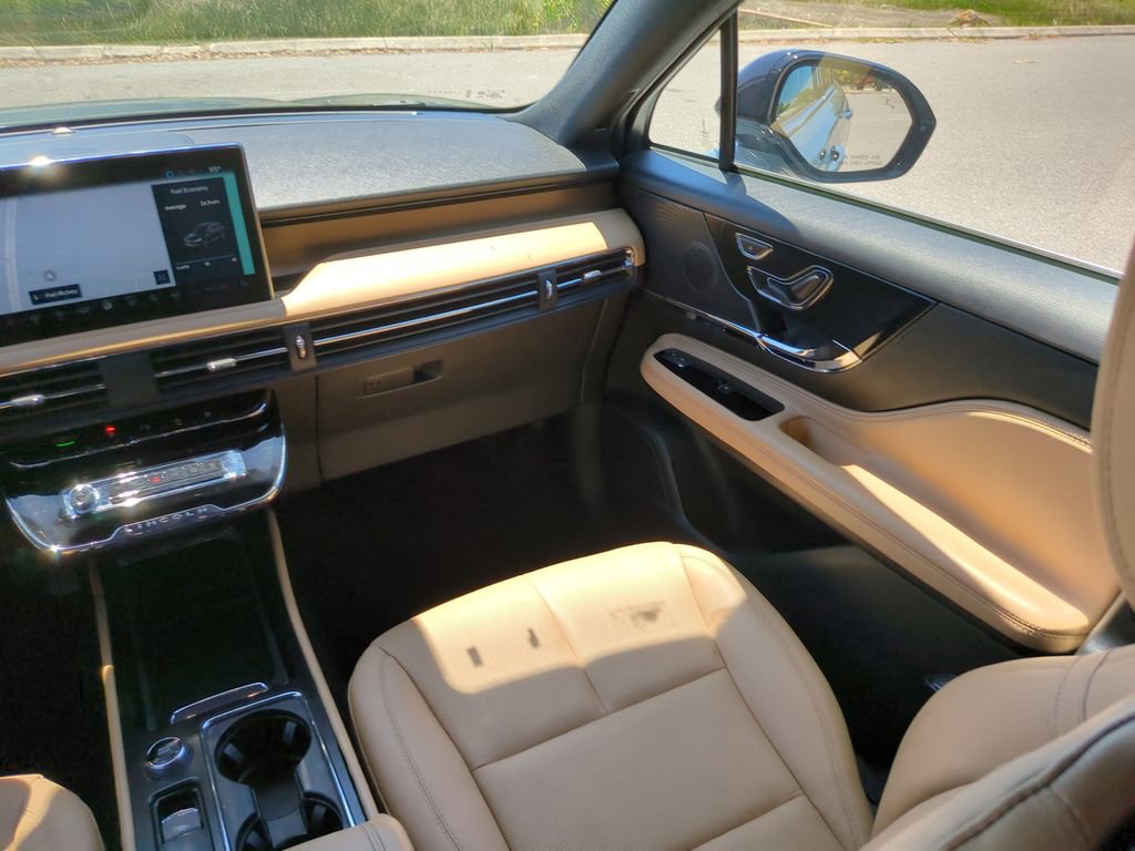 Used 2023 Lincoln Corsair Reserve w/ Equipment Group 201A AWD/4WD image 16