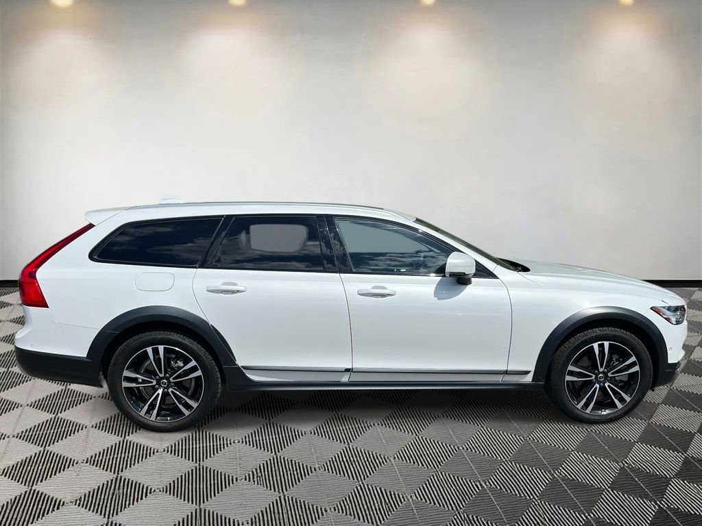 Used 2019 Volvo V90 T5 Cross Country w/ Advanced Package image 2