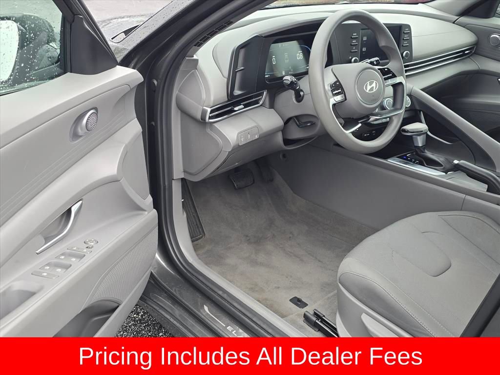 Certified 2024 Hyundai Elantra SE FWD image 9