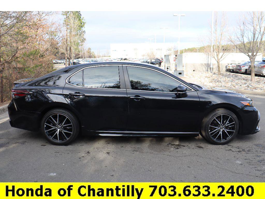 Used 2024 Toyota Camry SE image 8