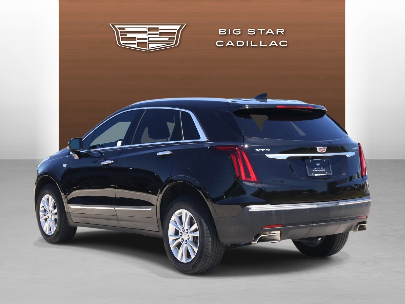 Certified 2025 Cadillac XT5 Luxury w/ LPO, Floor Liner Package FWD image 3