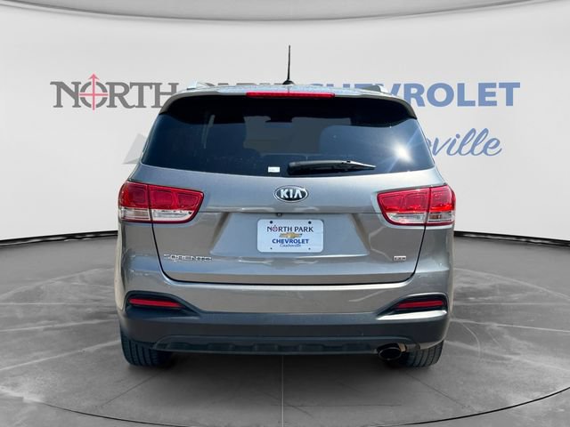 Used 2017 Kia Sorento FWD image 4