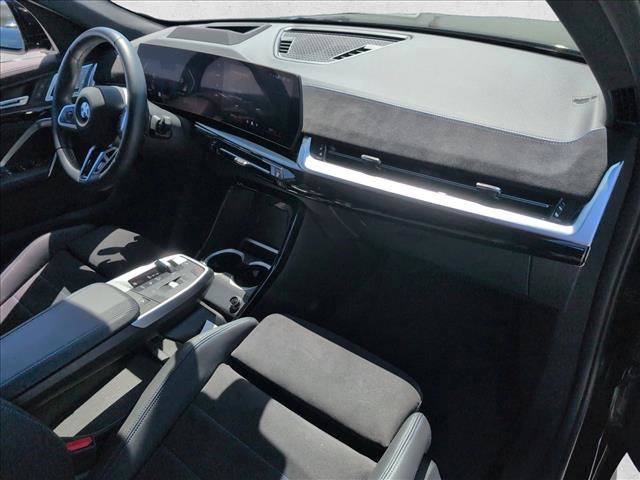 Used 2025 BMW X2 xDrive28i w/ Technology Package image 23