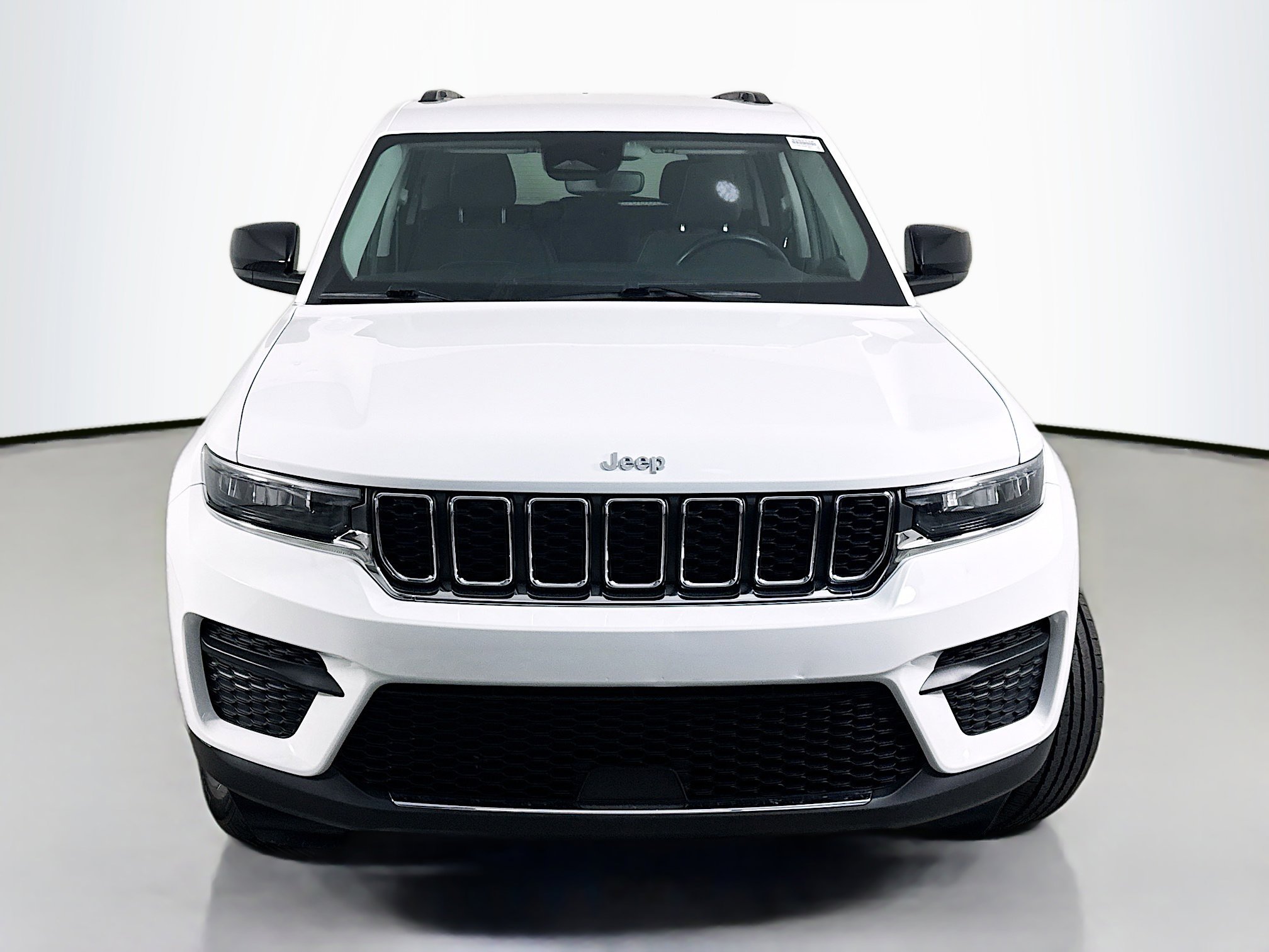 Used 2022 Jeep Grand Cherokee Laredo w/ Luxury Tech Group I image 2