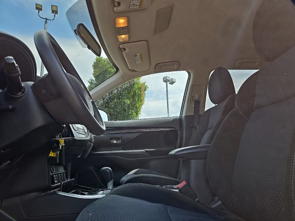 Used 2019 Mitsubishi Outlander ES FWD image 28