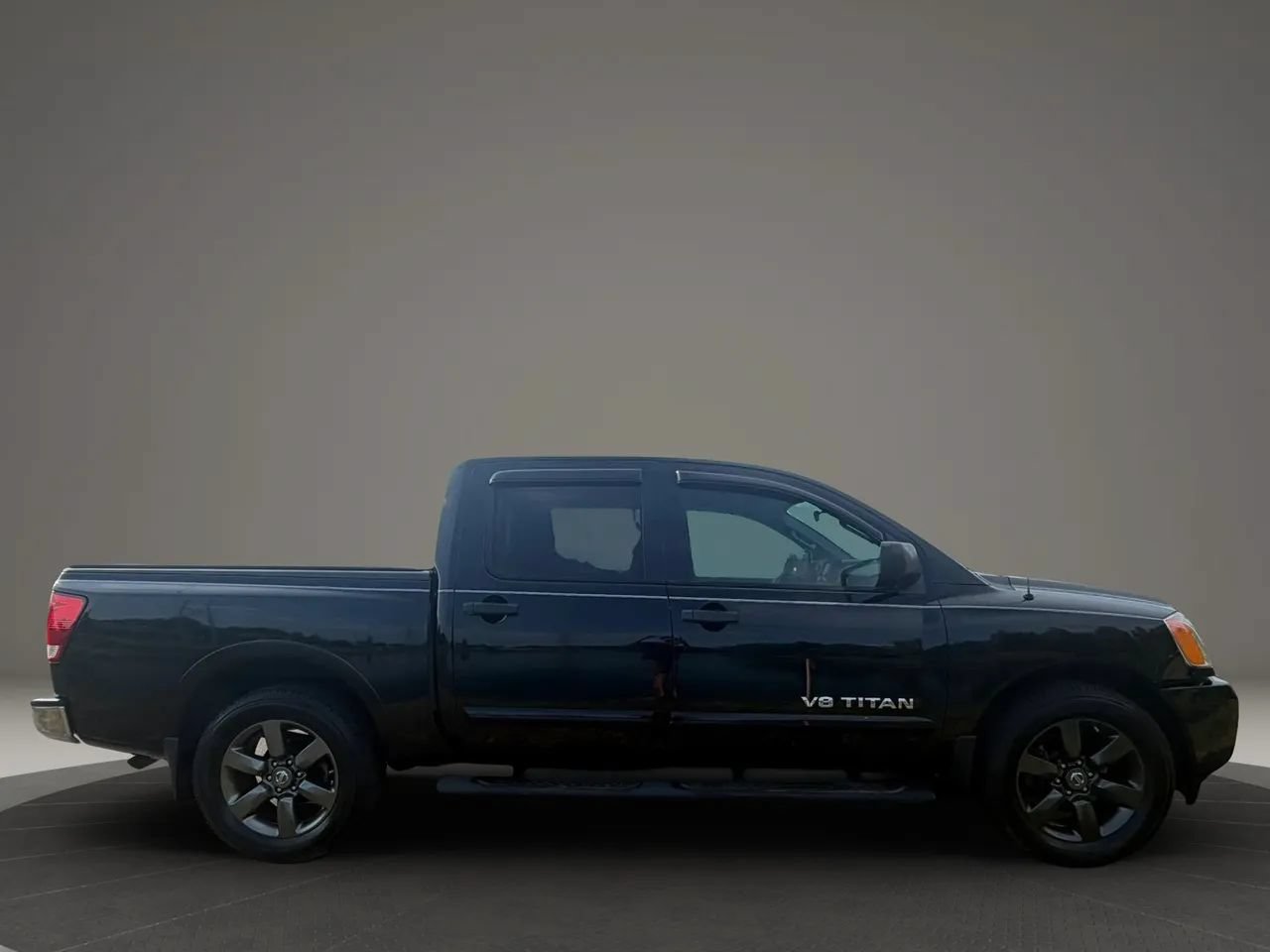 Used 2015 Nissan Titan SV w/ SV Value Truck Package RWD image 6