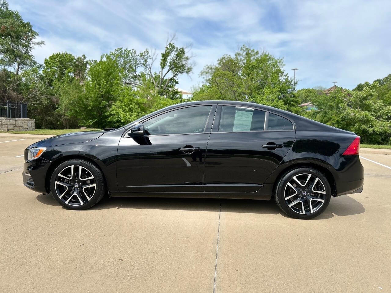 Used 2018 Volvo S60 T5 Dynamic w/ Vision Package image 9