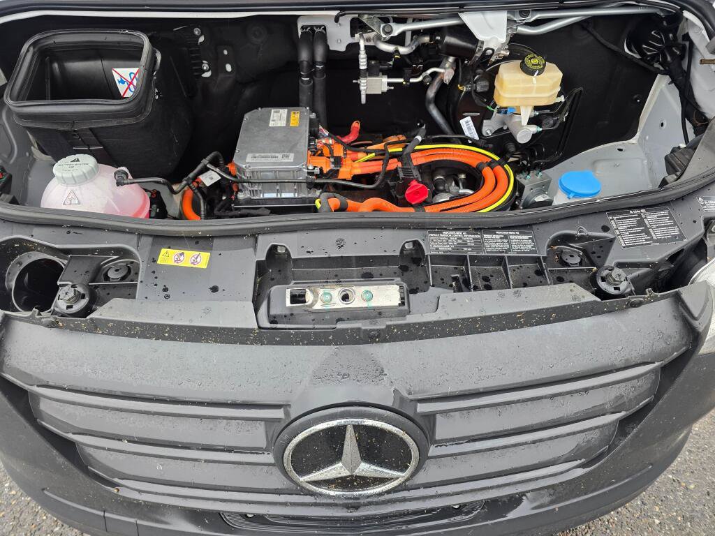 New 2025 Mercedes-Benz eSprinter 170 Cargo image 12