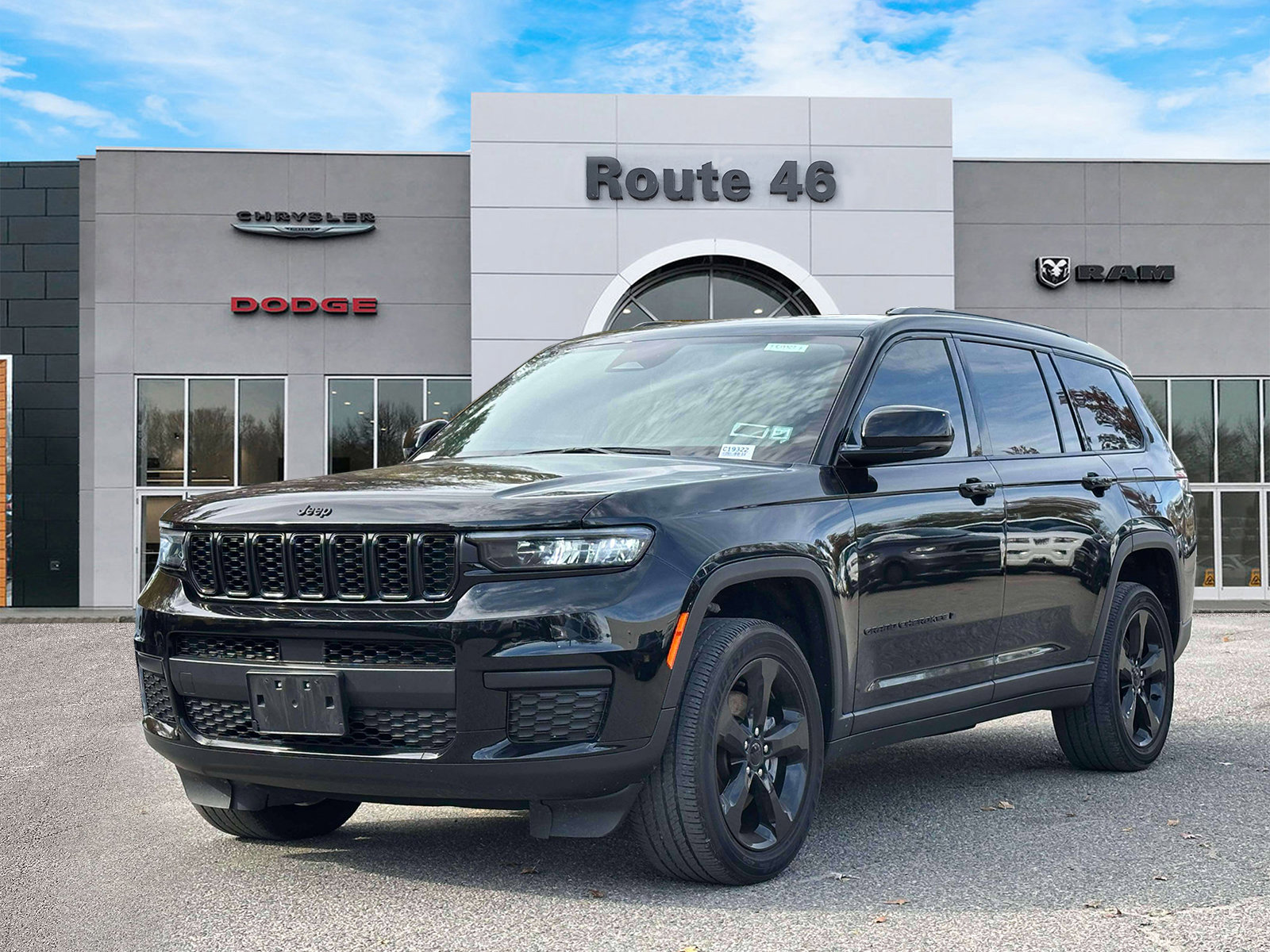Used 2023 Jeep Grand Cherokee L Laredo image 2