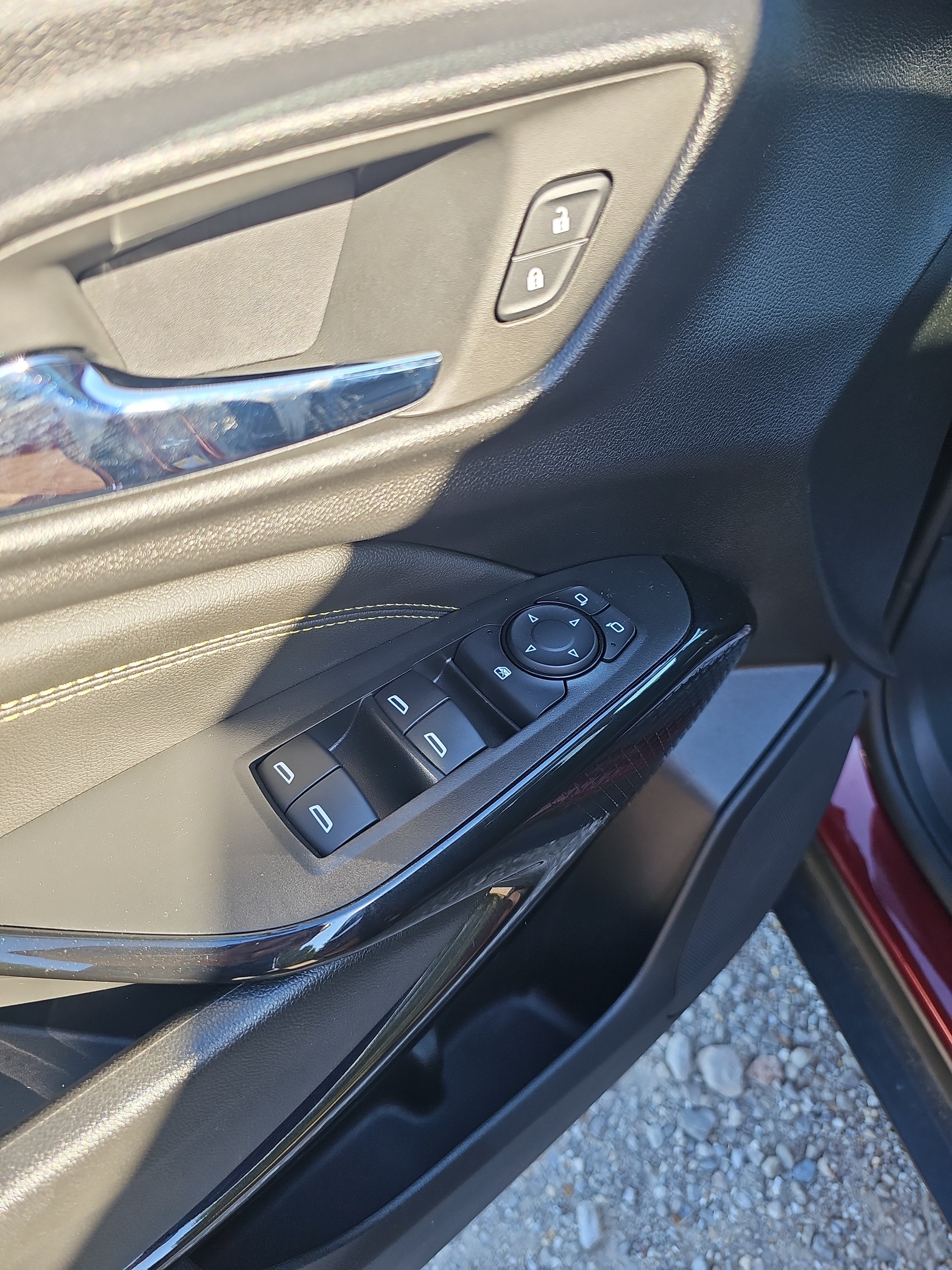 Used 2024 Chevrolet Trax LT w/ Sunroof Package FWD image 18