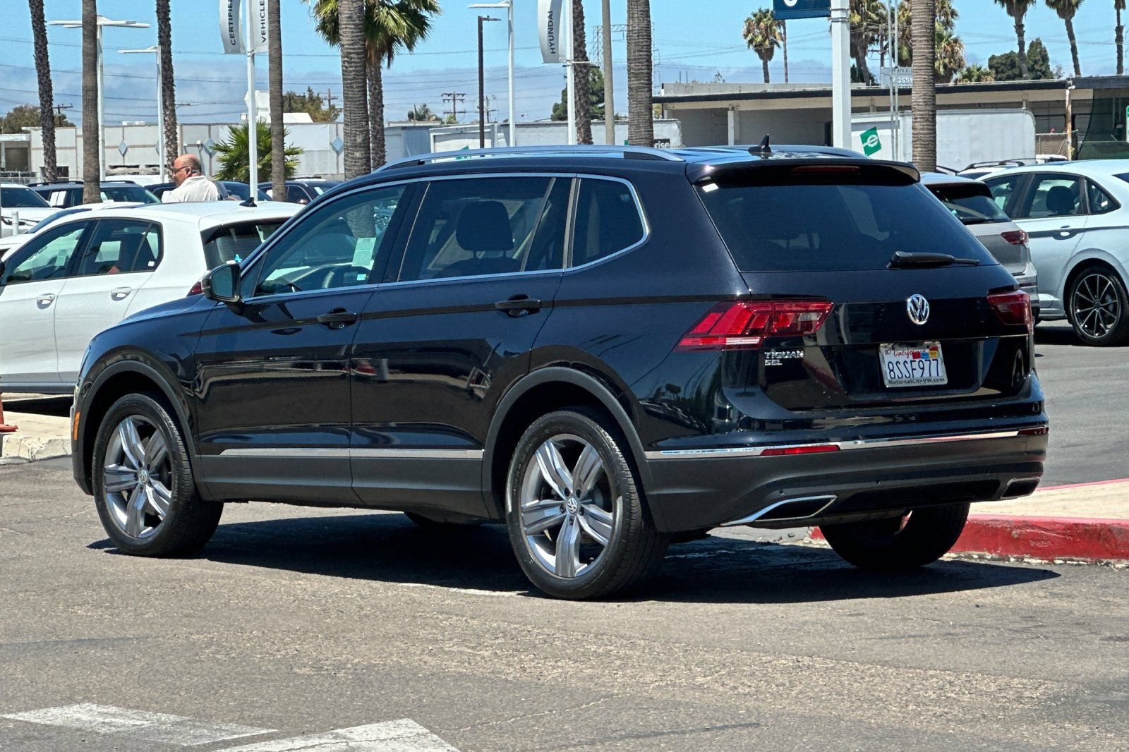Used 2020 Volkswagen Tiguan SEL FWD image 6