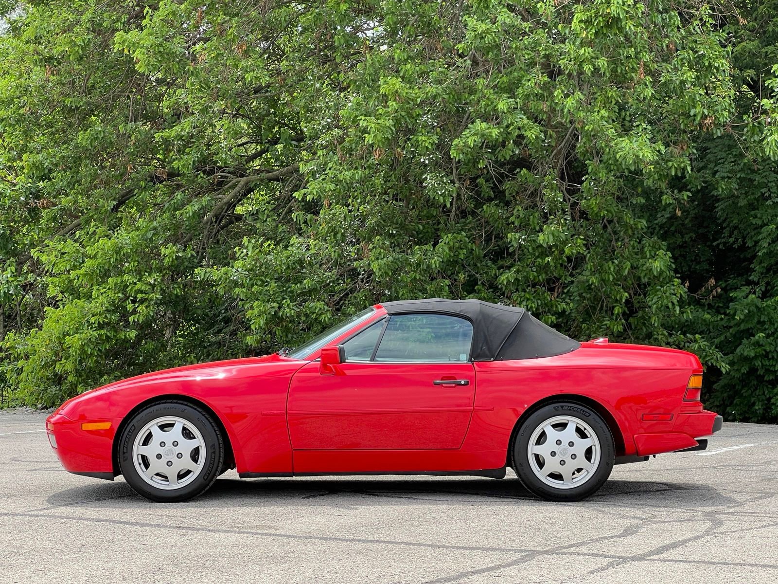Used 1990 Porsche 944 Cabriolet RWD image 2