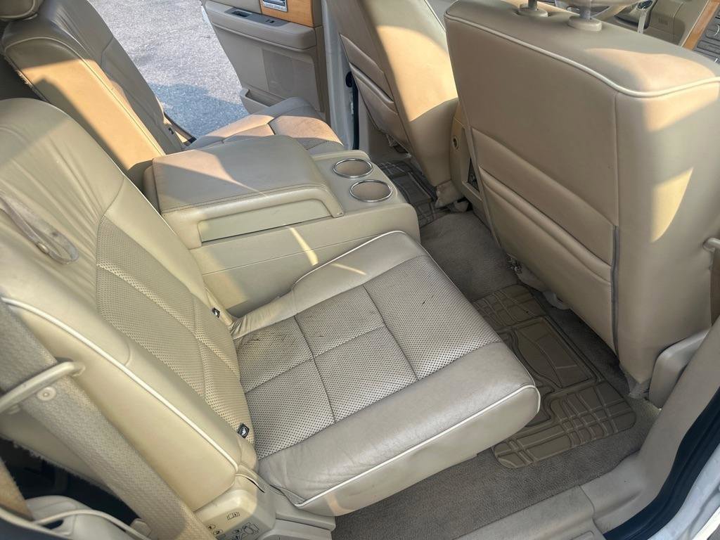 Used 2007 Lincoln Navigator Ultimate image 30